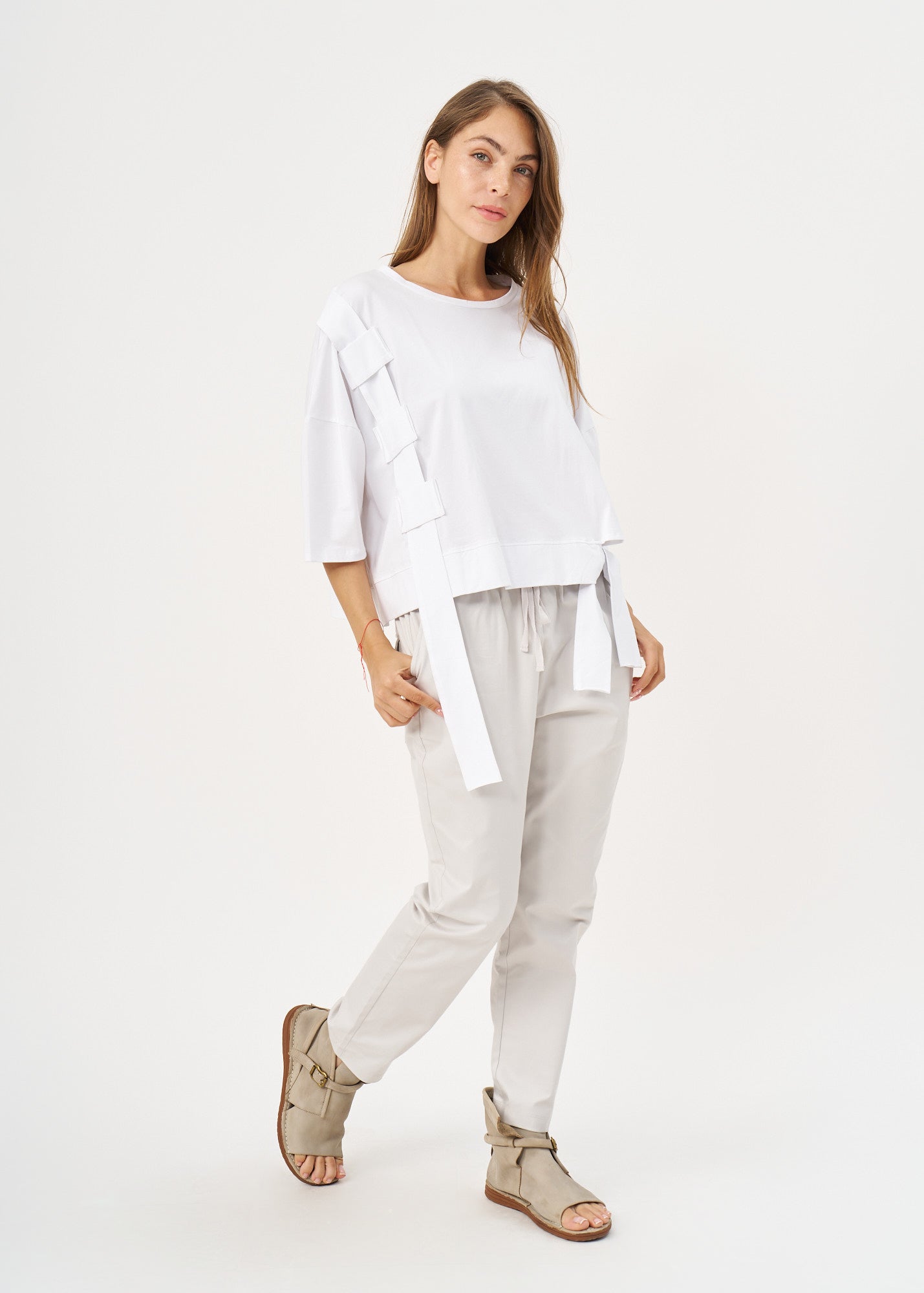 Short sleeve shirt with white side ribbon