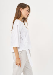 Short sleeve shirt with white side ribbon