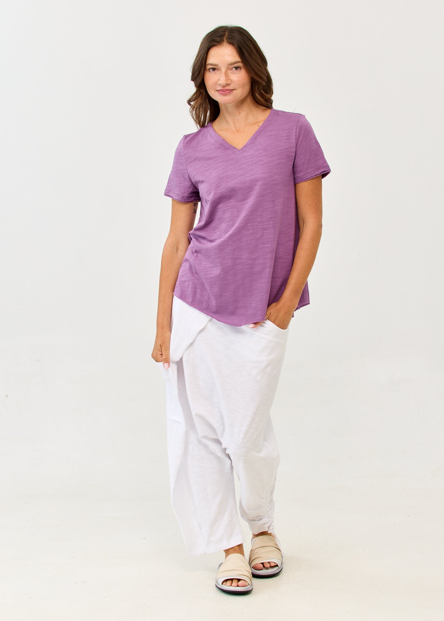 Purple V-neck triangle extension T-shirt