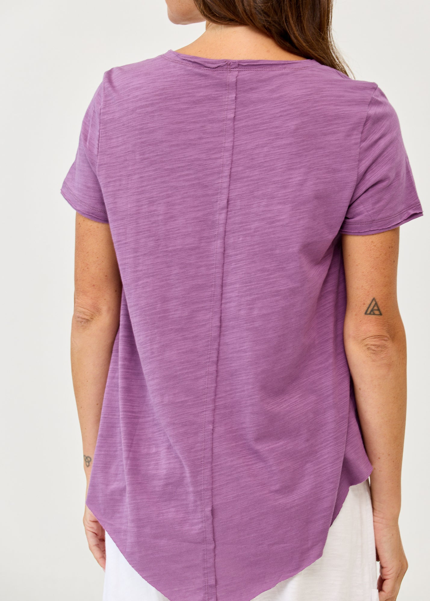 Purple V-neck triangle extension T-shirt