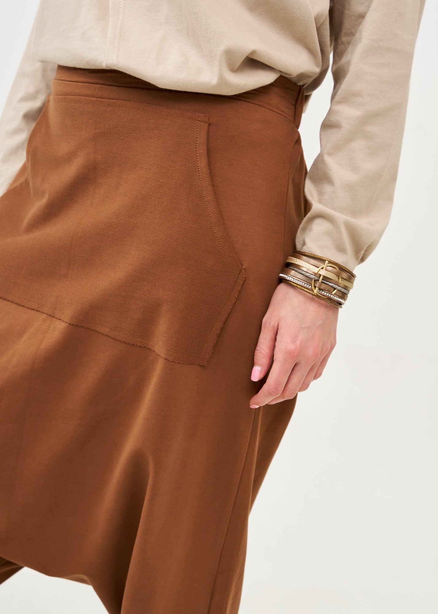 T-shirt baggy pants with brown kangaroo pocket