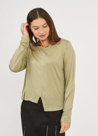 Asymmetric shirt with a green collar - 01