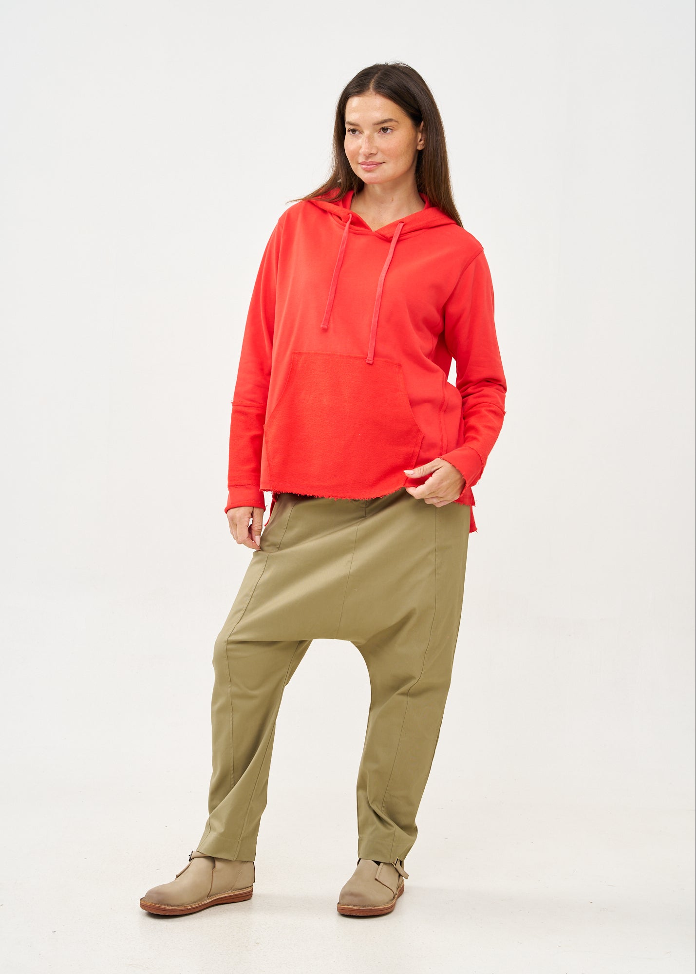 Sweatshirt with hat and external cuts, red
