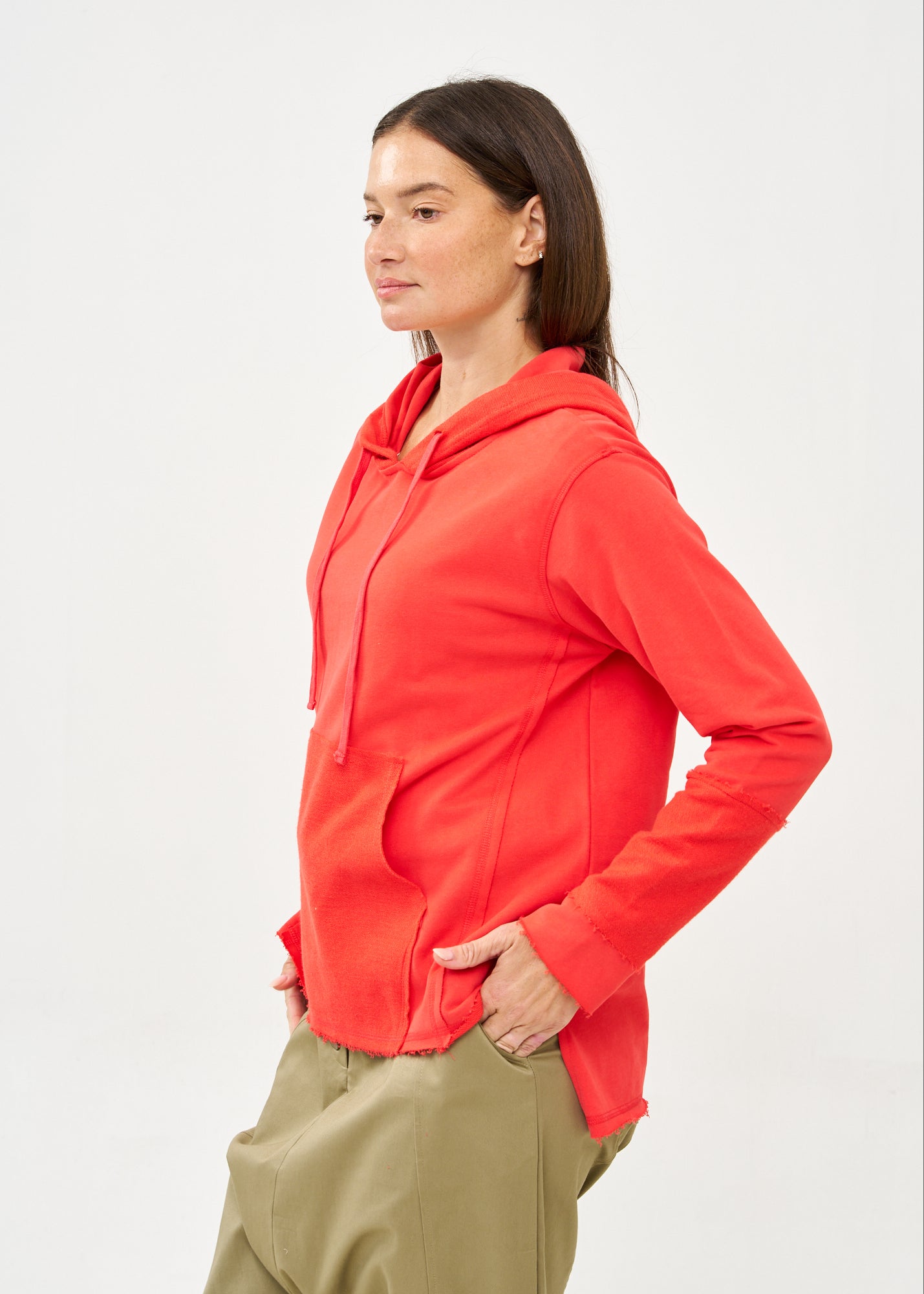 Sweatshirt with hat and external cuts, red