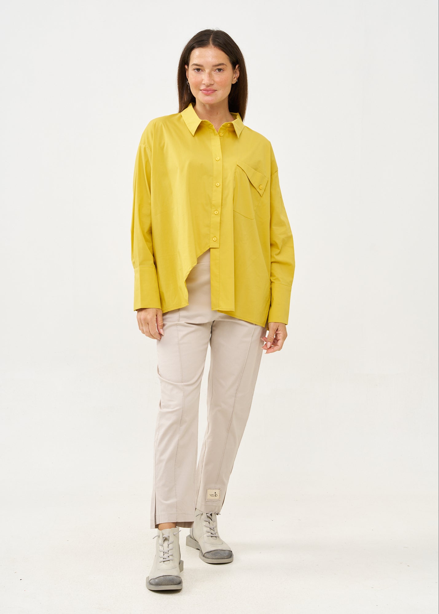 Button-down shirt with diagonal hem and mustard pocket