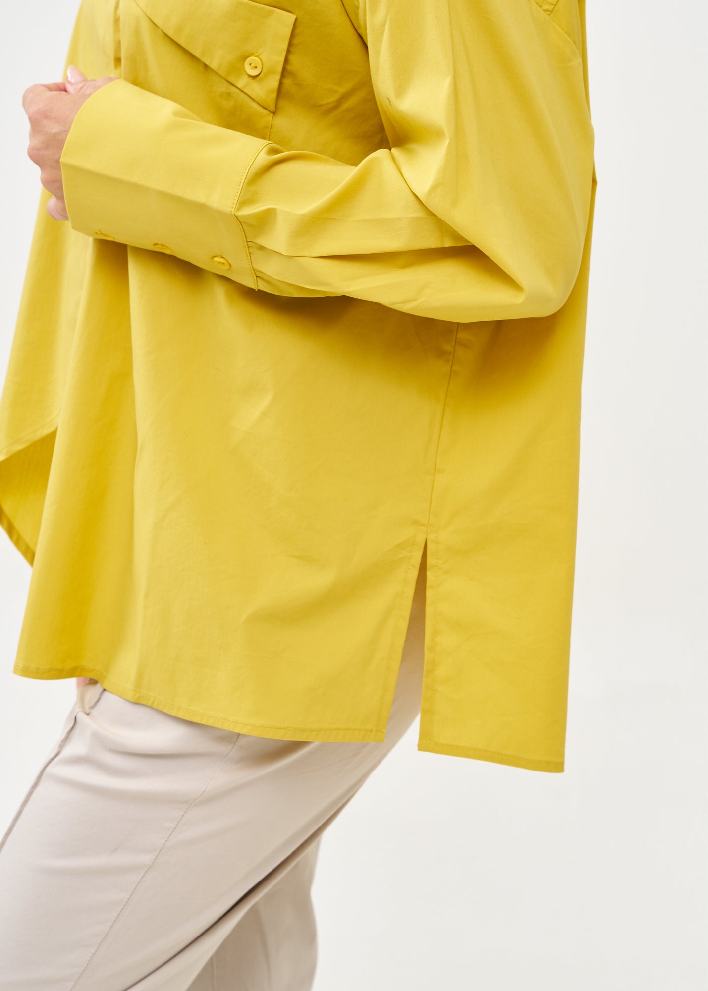 Button-down shirt with diagonal hem and mustard pocket