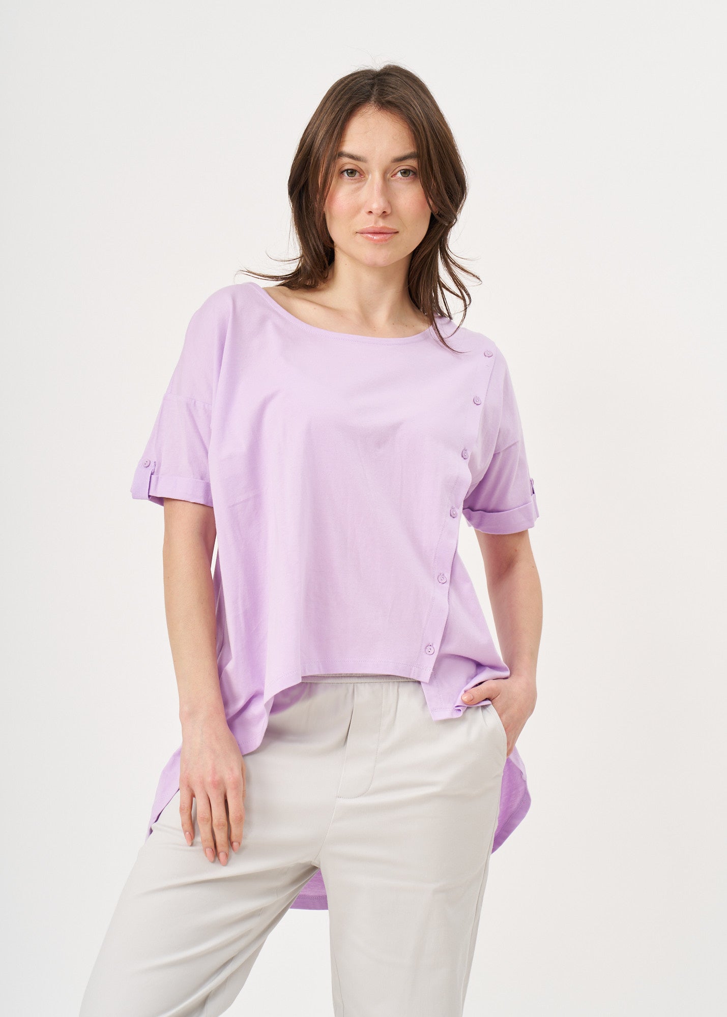 Short sleeve shirt with buttons and long back, purple