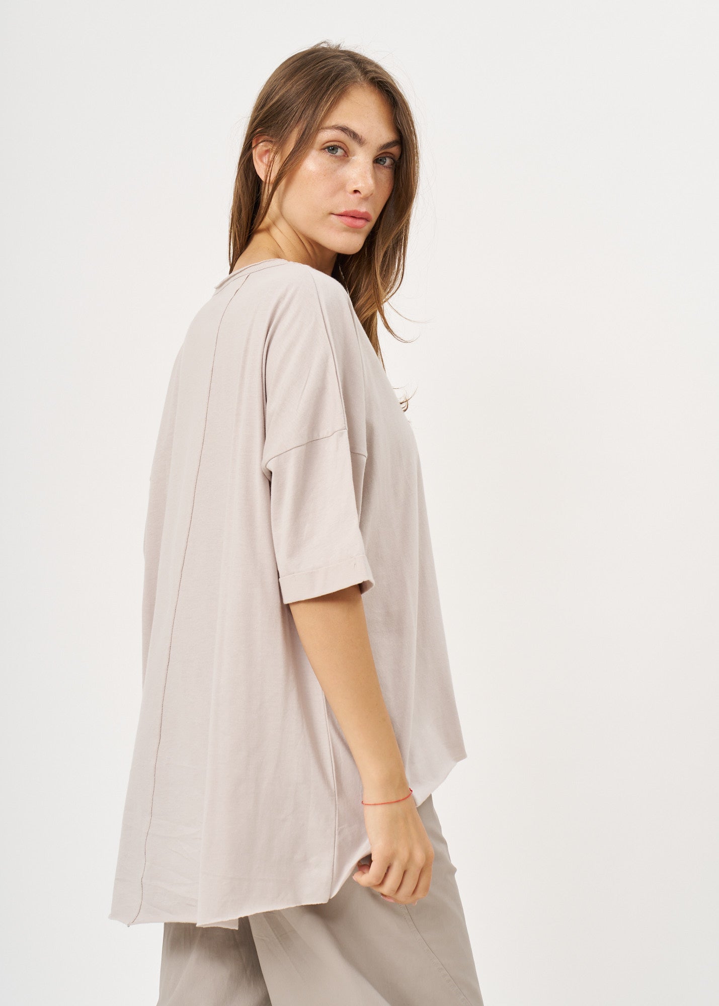 T-shirt with front slit and sleeve pleat Stone