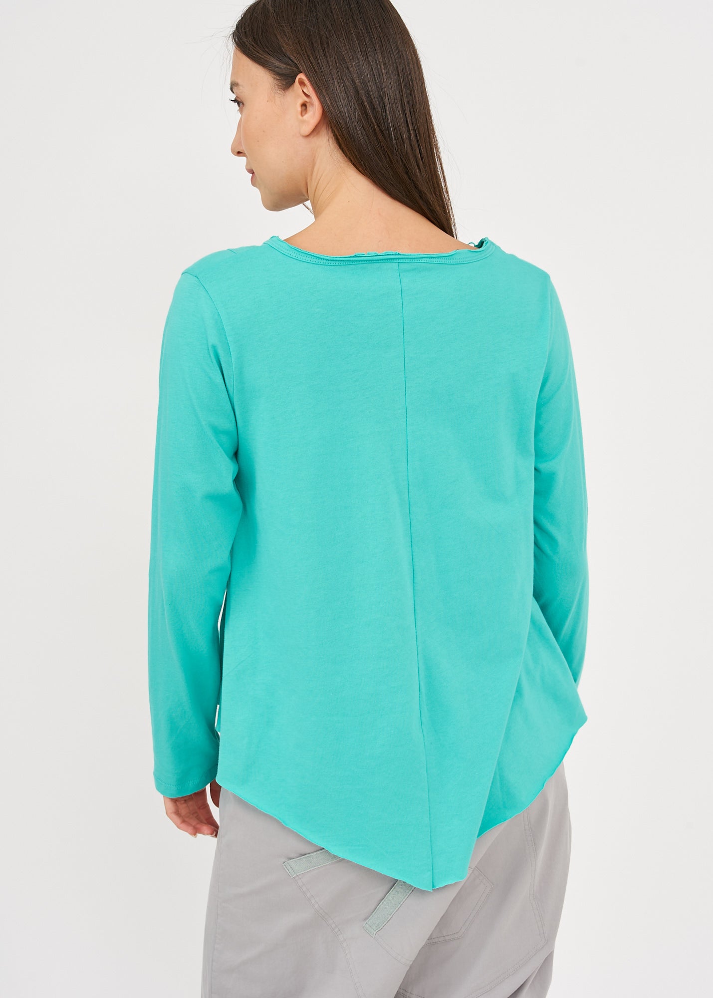 Turquoise long-sleeved asymmetrical pleated shirt