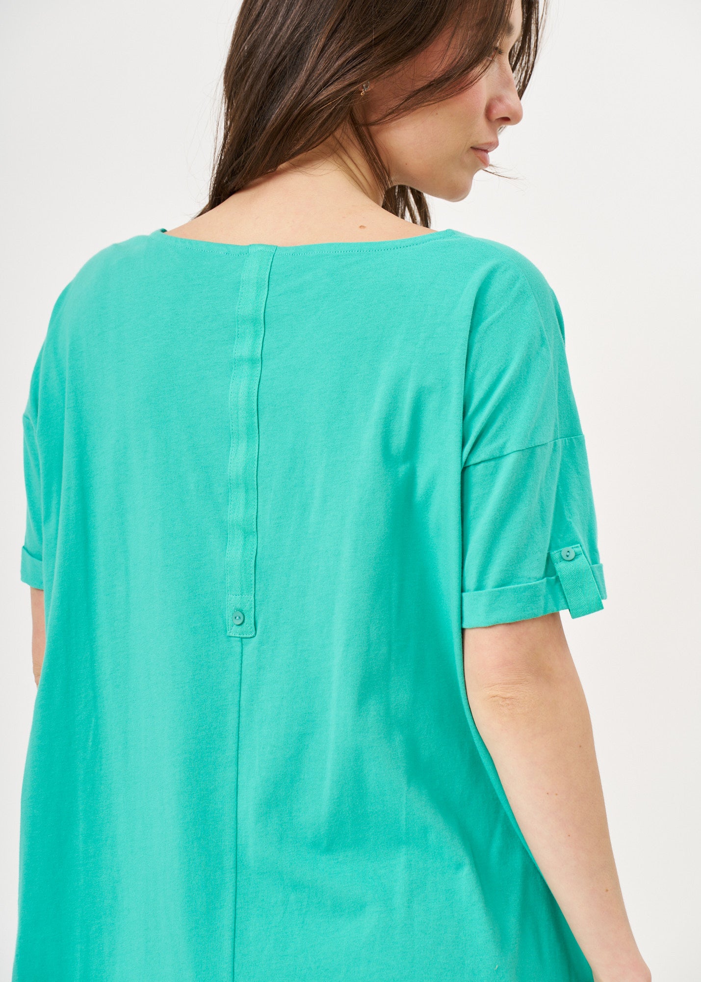 Short sleeve button-down shirt with long back, blue