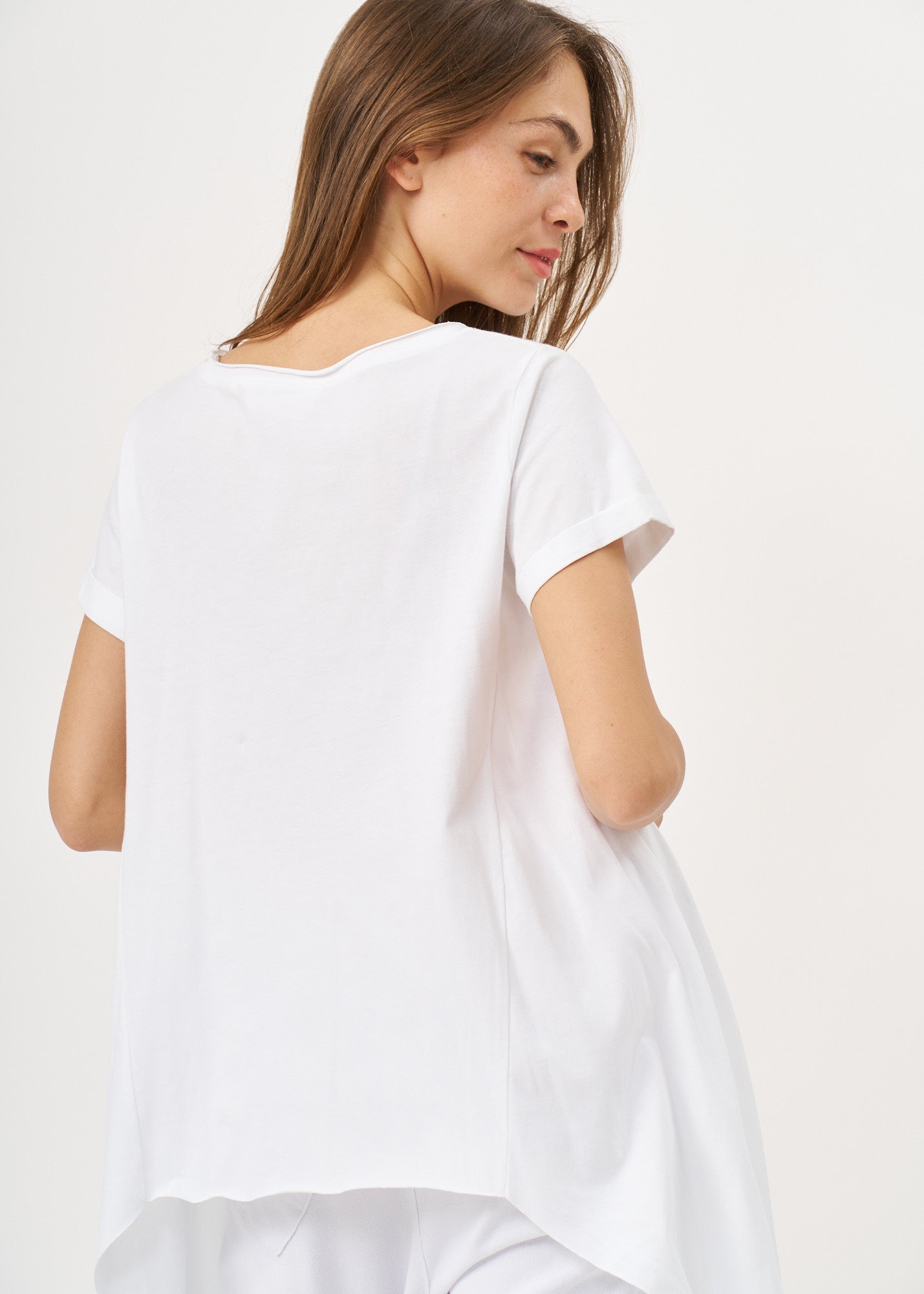 White short sleeve shirt with long sides