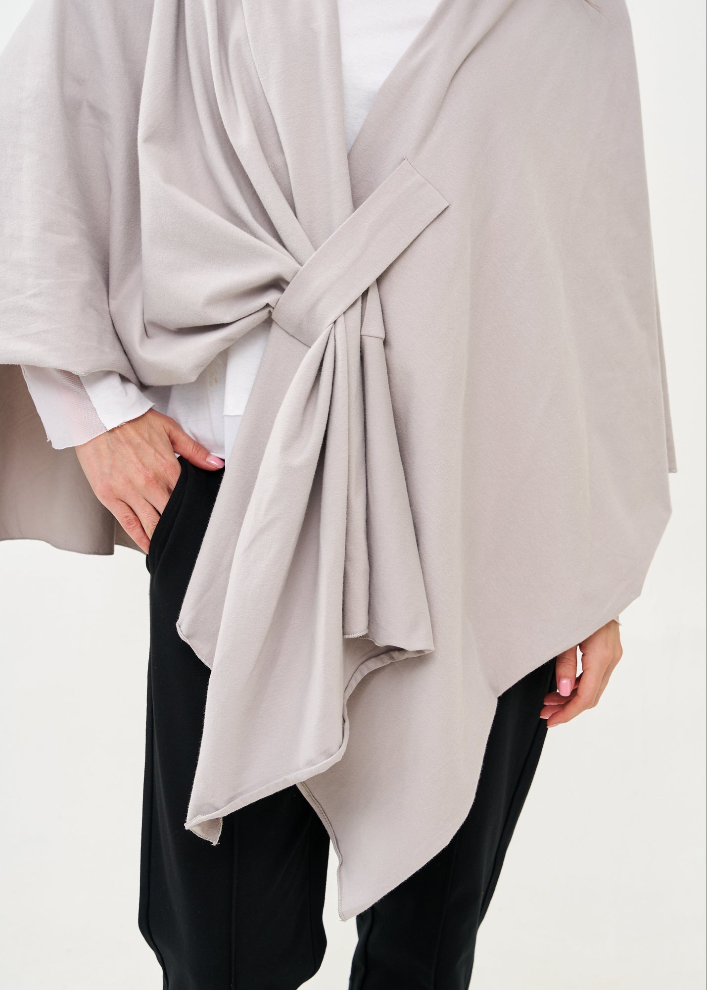 Cape with diagonal closure, light gray