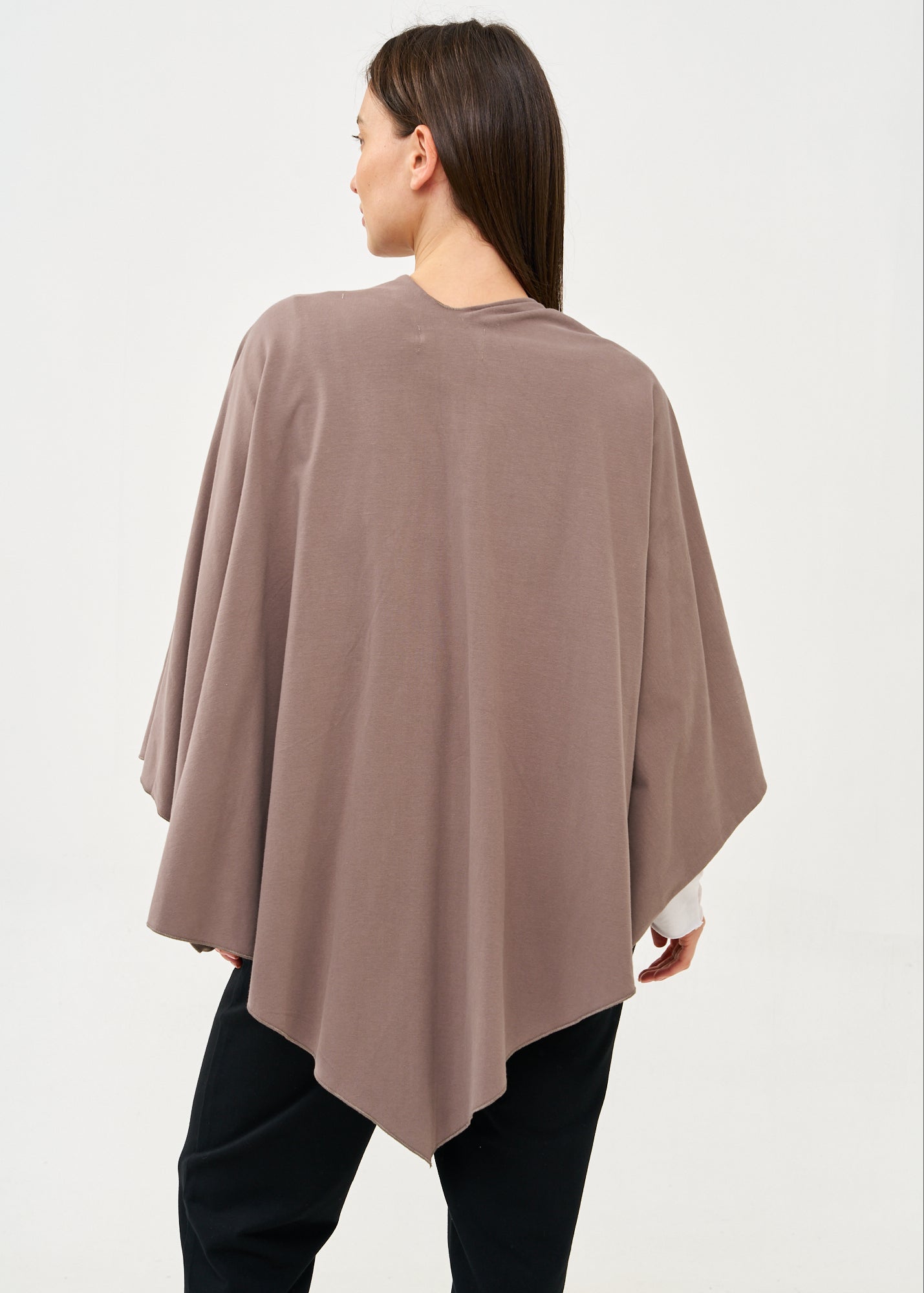 Cape with diagonal closure, gray