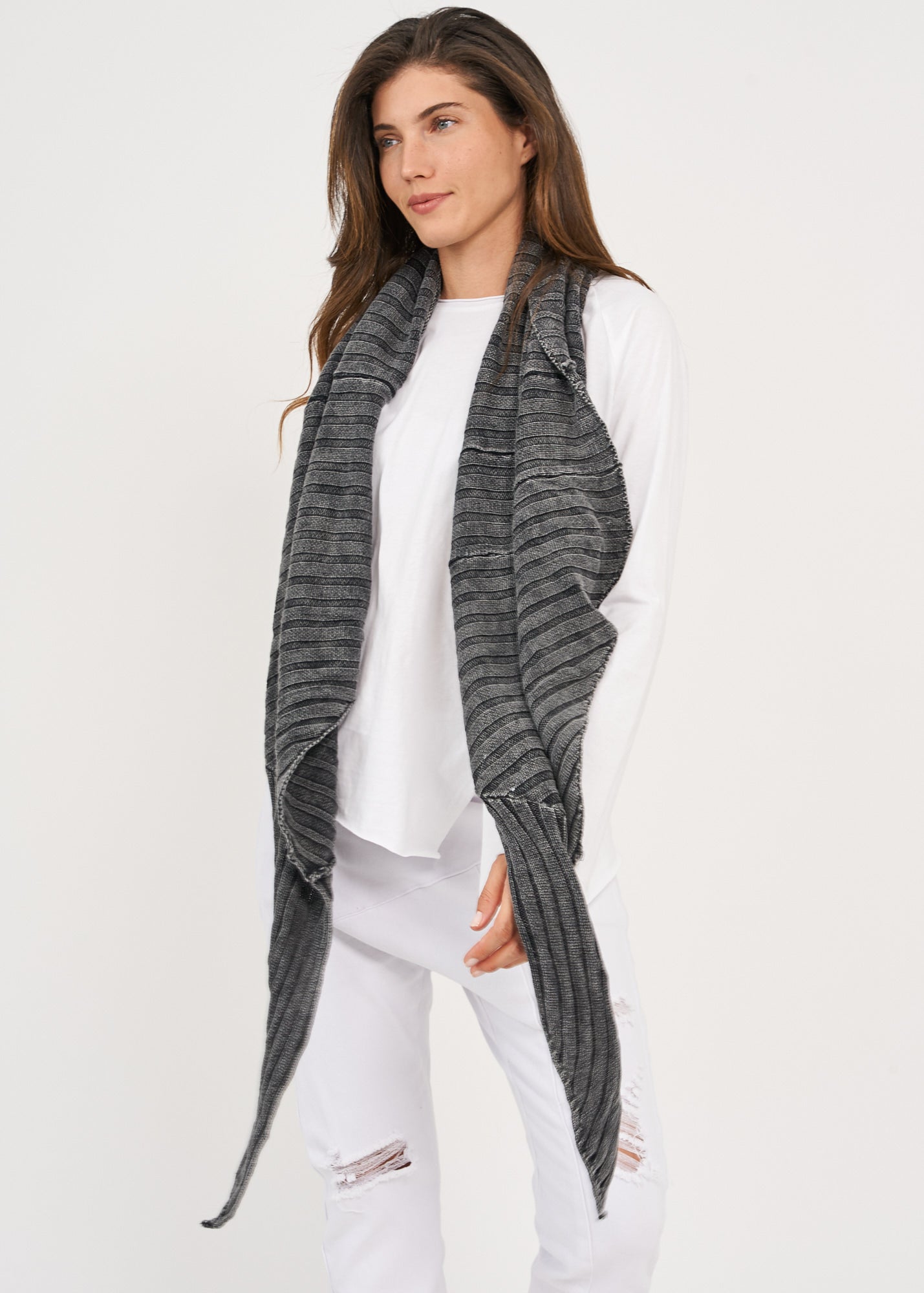 Washed scarf, external cuts, black wash