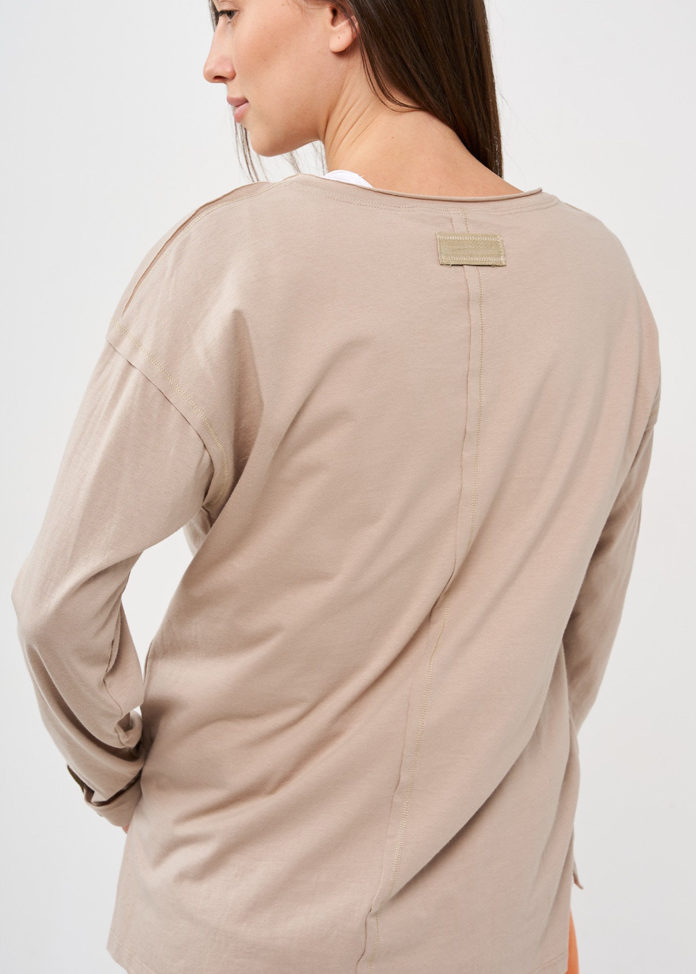 Long sleeve shirt with three buttons and brown ribbon