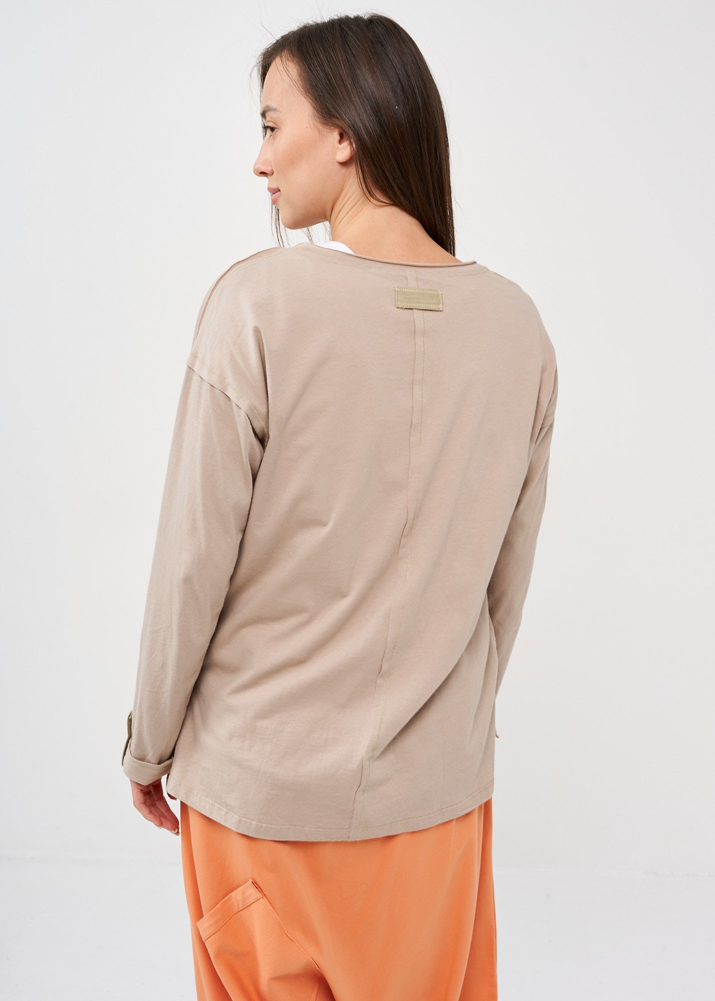 Long sleeve shirt with three buttons and brown ribbon
