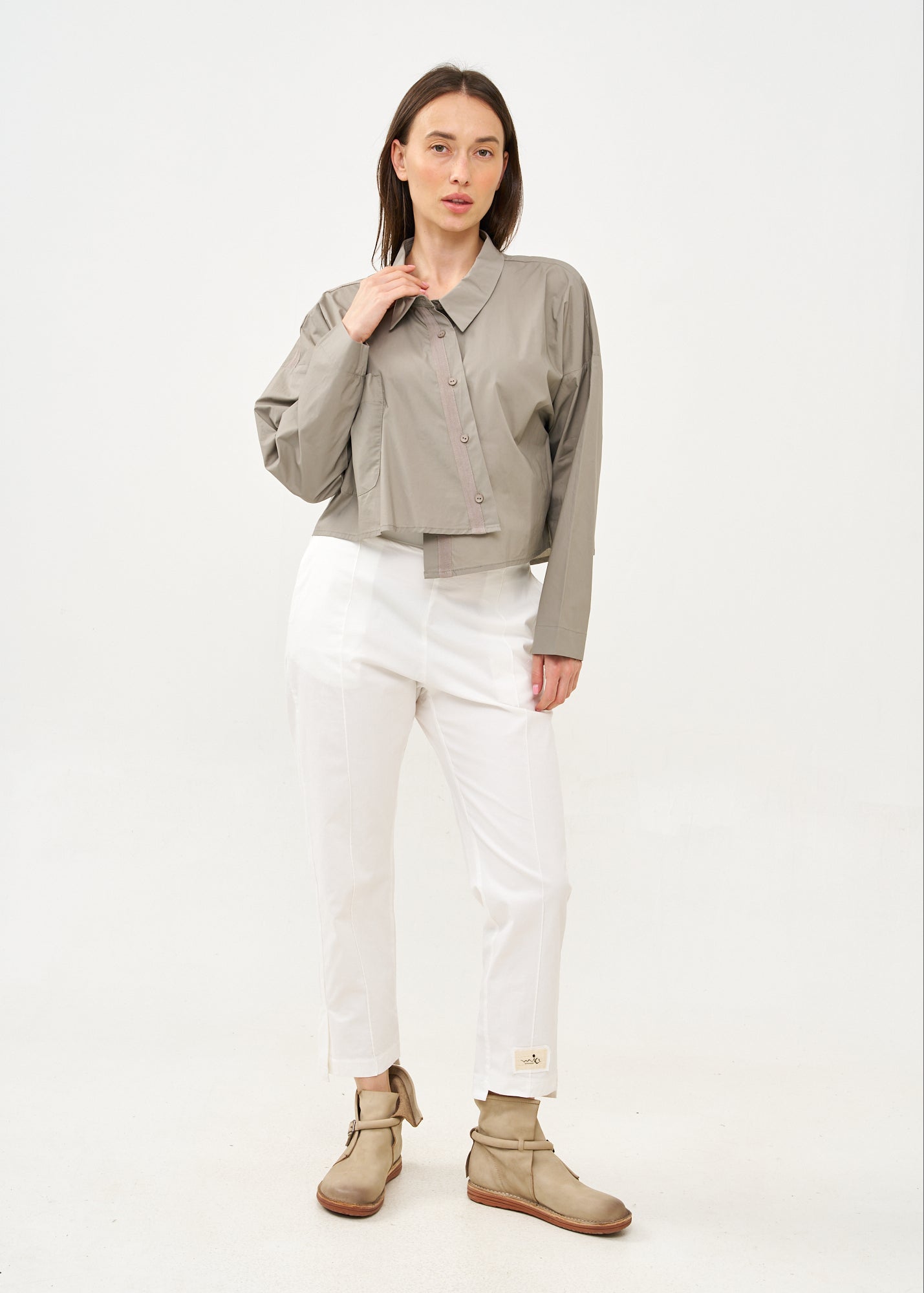 Gray ribbon combination button-down shirt