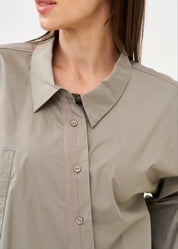 Gray ribbon combination button-down shirt