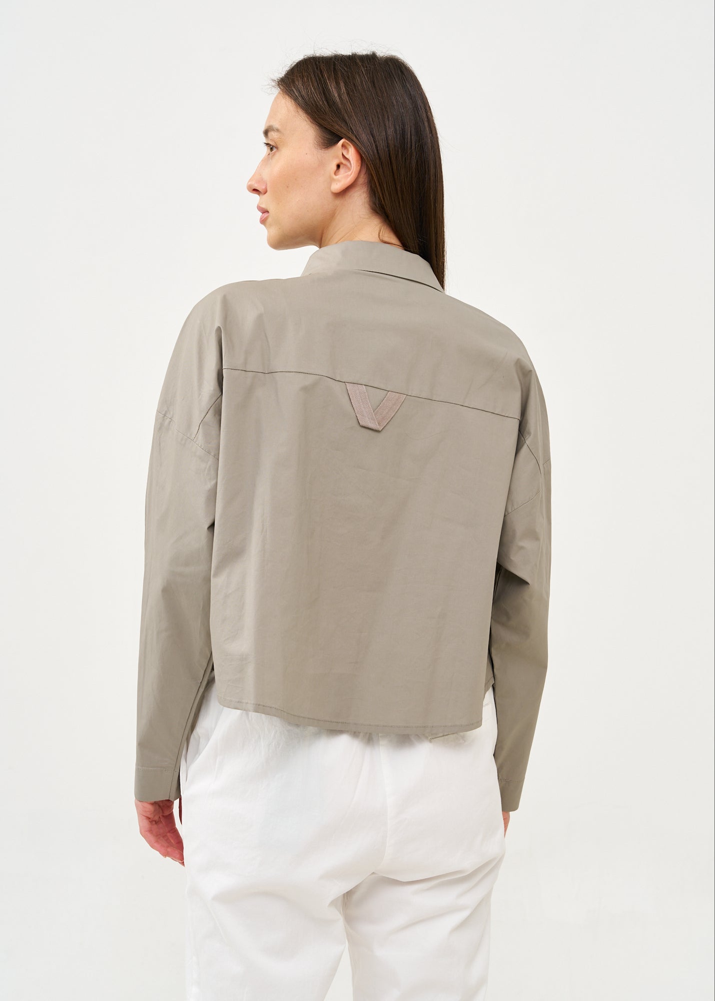 Gray ribbon combination button-down shirt