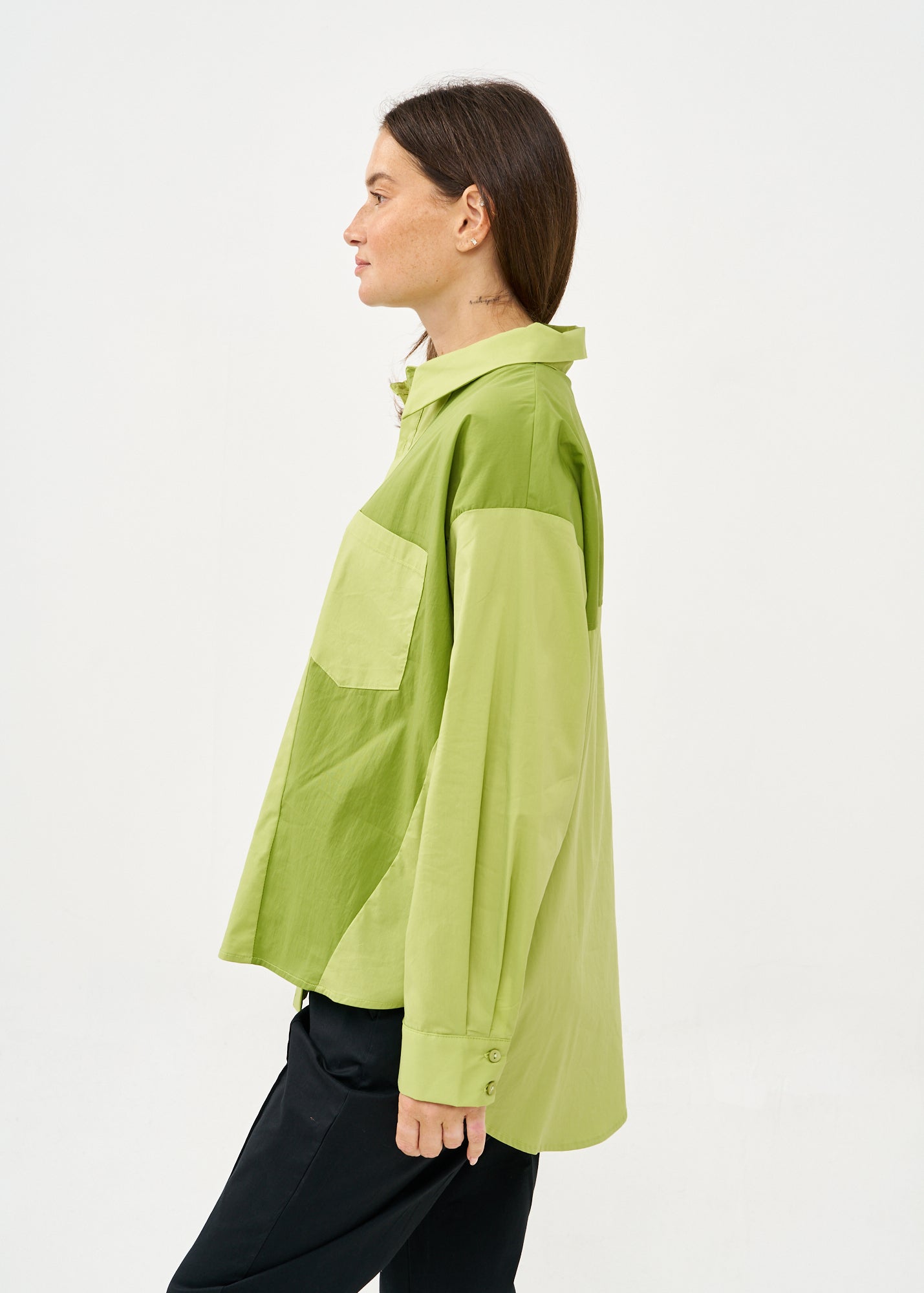 Green two-color button-down shirt