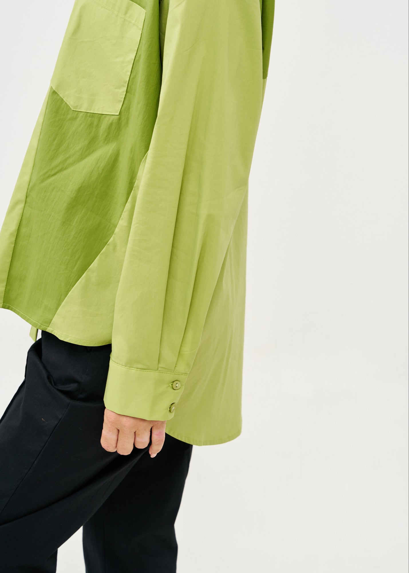 Green two-color button-down shirt