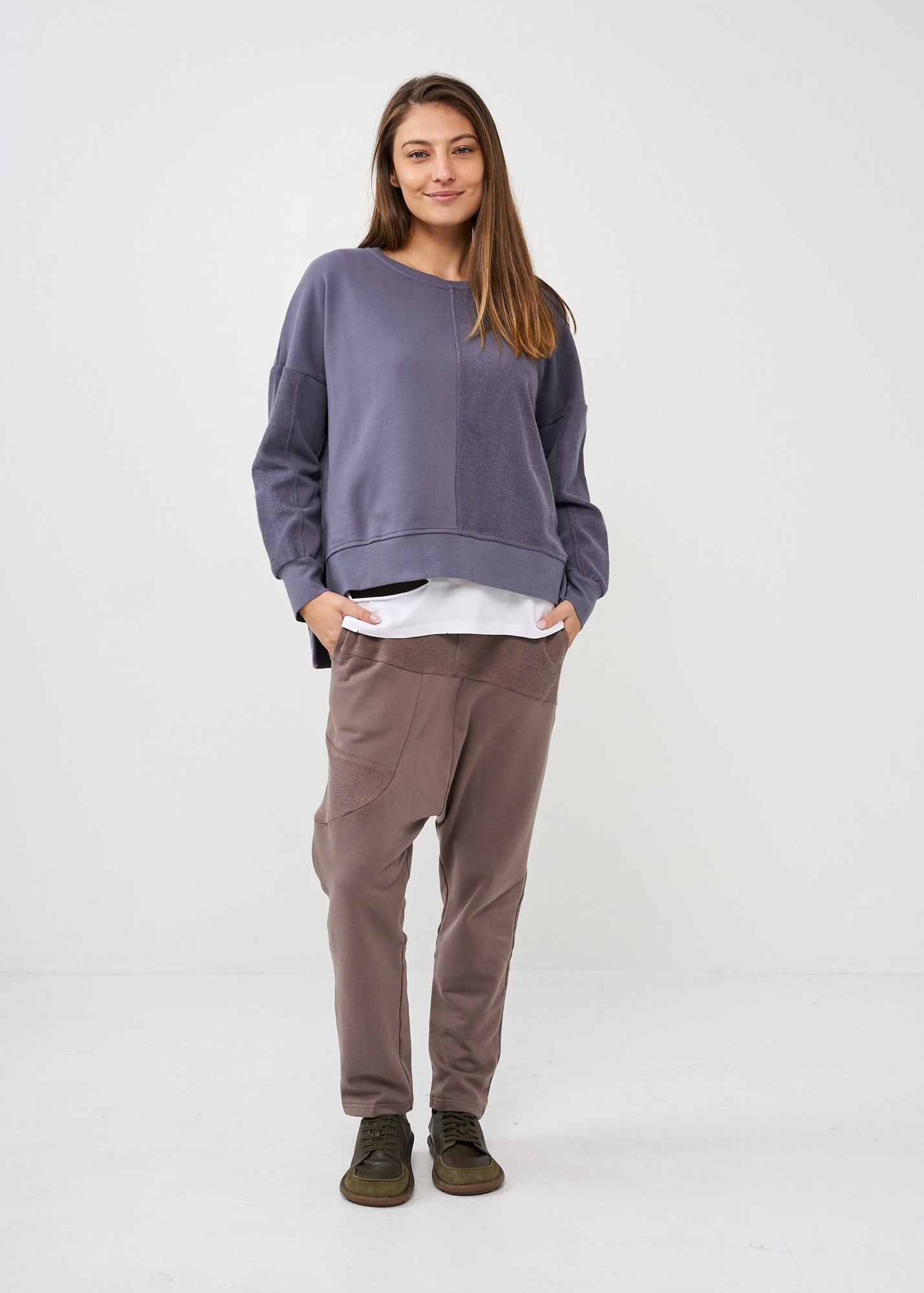 Half-turned sweatshirt with gray rib