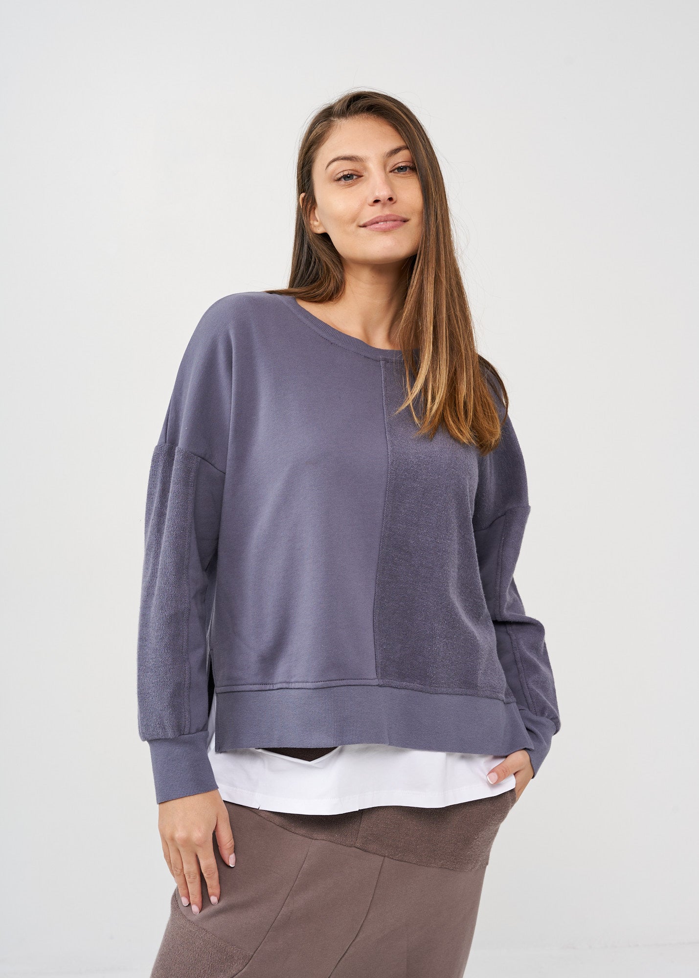 Half-turned sweatshirt with gray rib