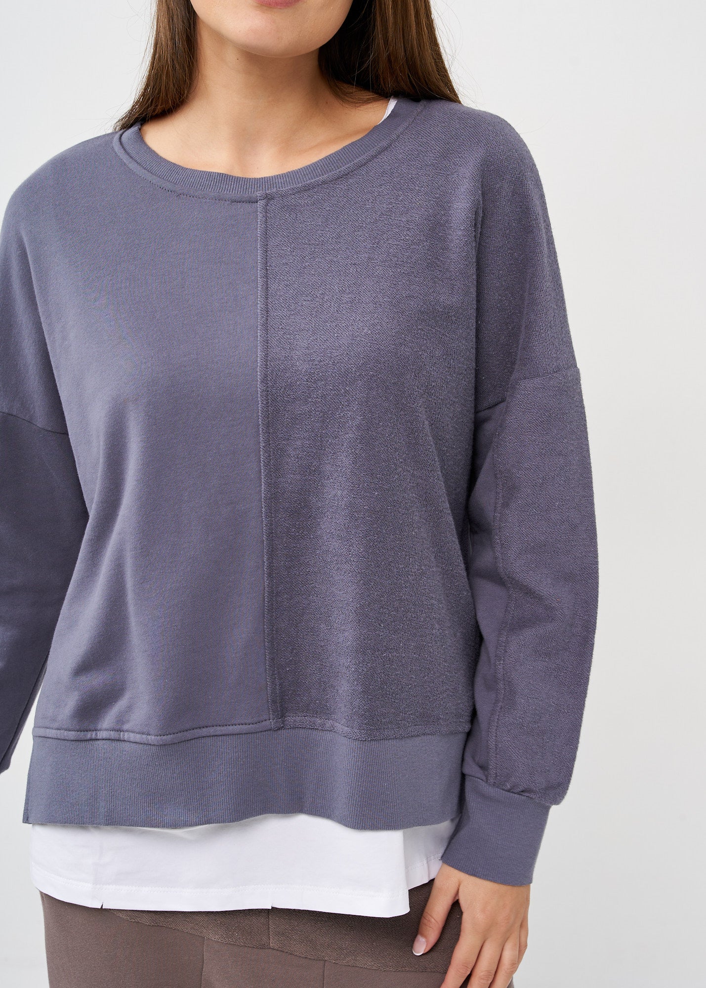 Half-turned sweatshirt with gray rib