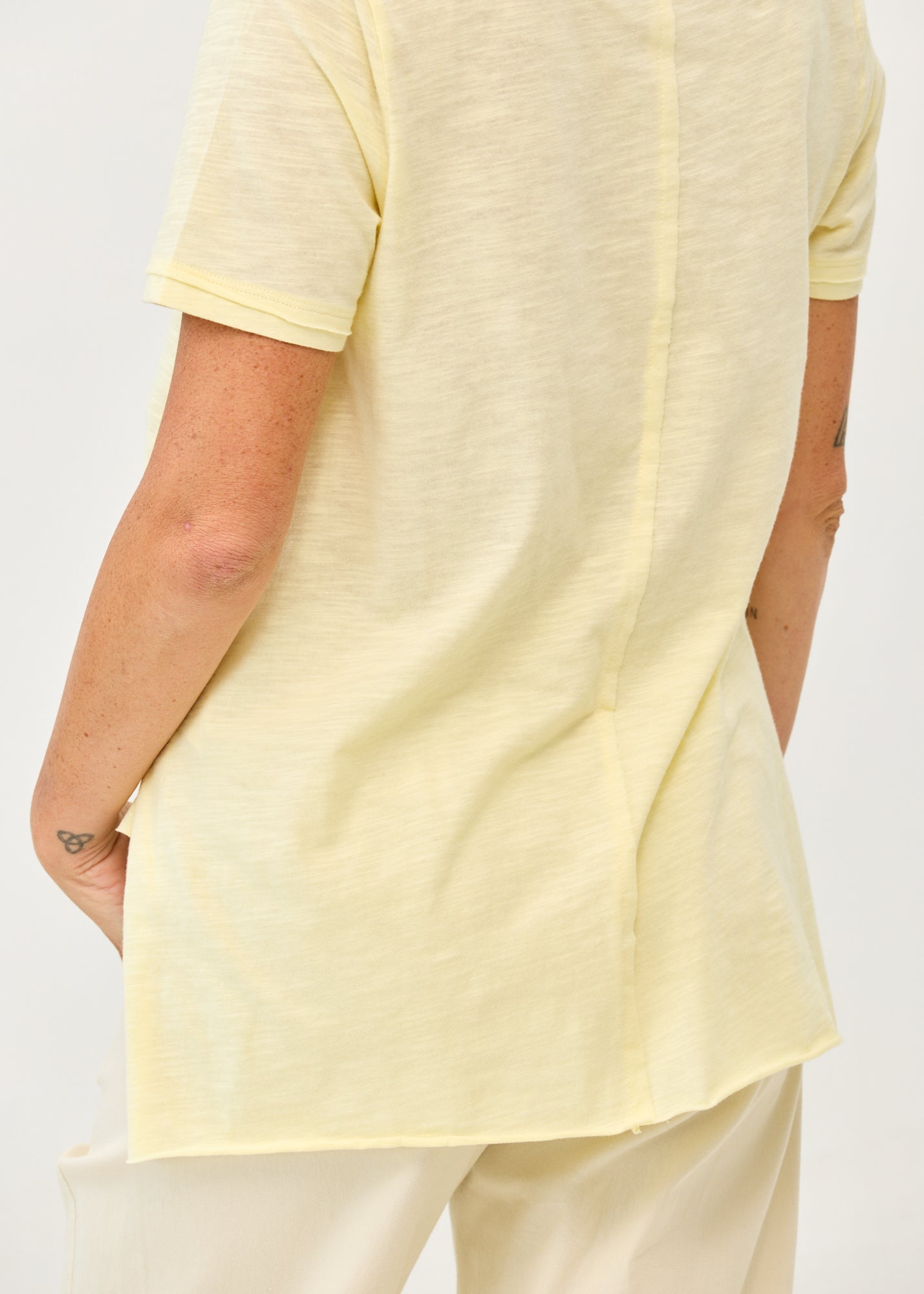 T-shirt straight finish yellow