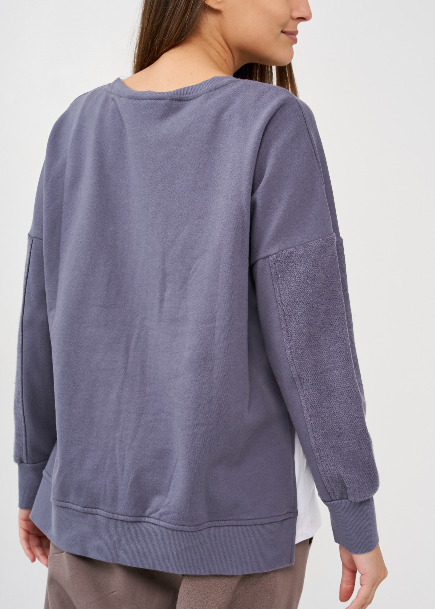 Half-turned sweatshirt with gray rib