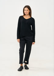 Black thin knit V-neck long sleeve shirt