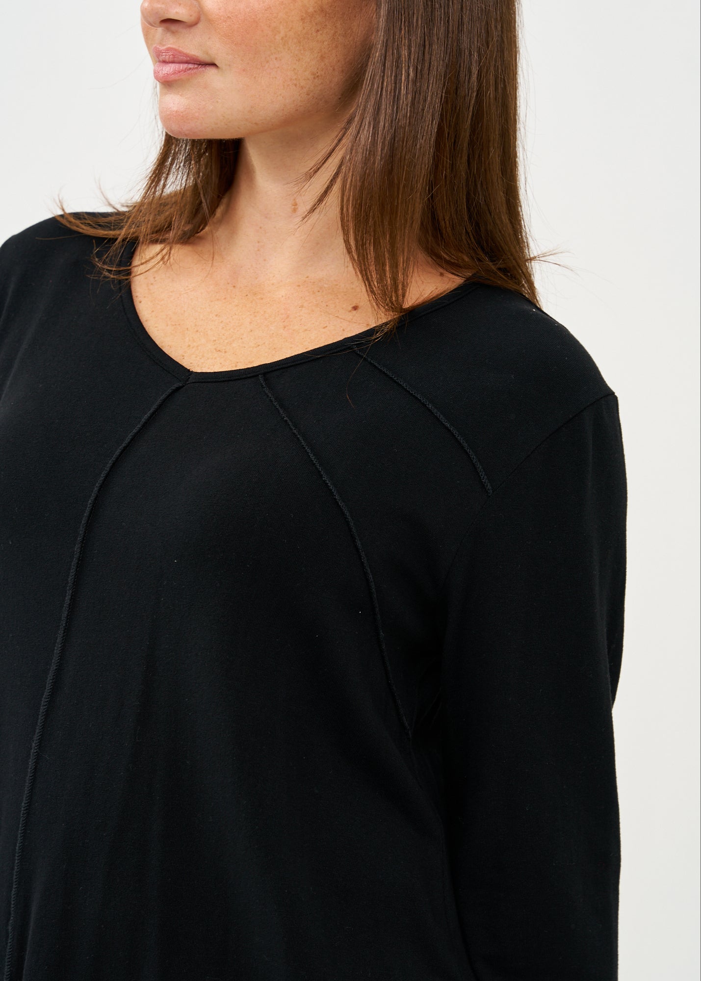 Black thin knit V-neck long sleeve shirt