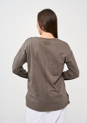 Long sleeve shirt with three buttons and dark gray ribbon