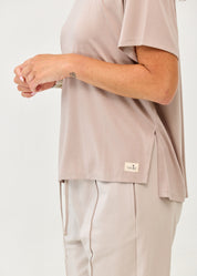 Stone short-sleeved t-shirt, straight fit, side slits