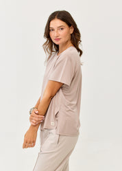 Stone short-sleeved t-shirt, straight fit, side slits