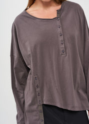 Brown two-button long-sleeved shirt