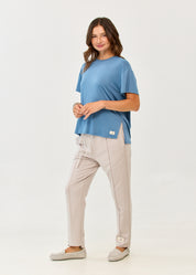 Short-sleeved T-shirt, straight fit, side slits, blue