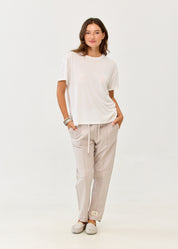 Straight short sleeve t-shirt, slits on the sides, white