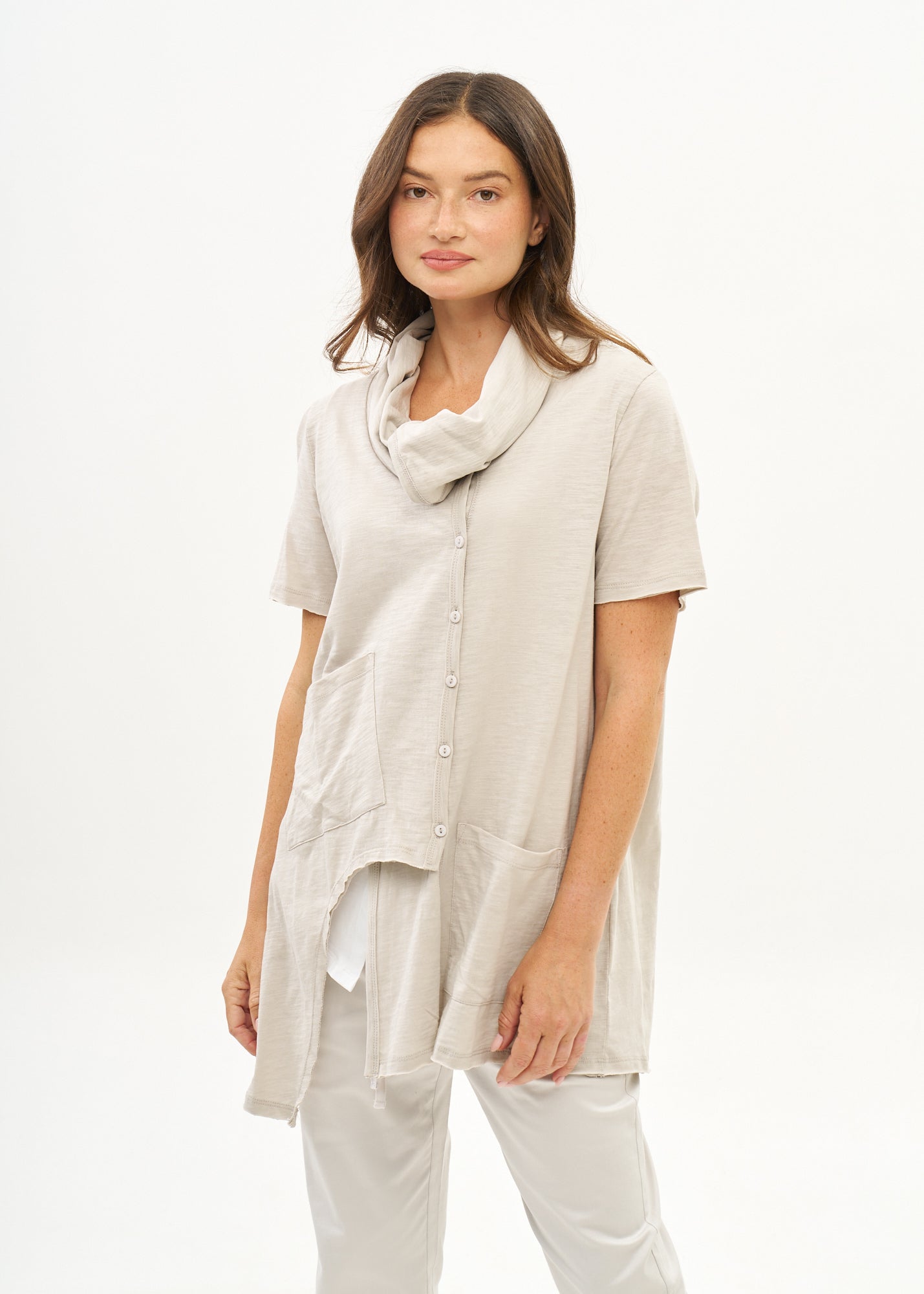 Short sleeve top with stone collar and buttons