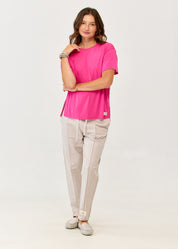 Fuchsia pink short sleeve T-shirt, straight fit, side slits