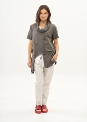 Dark gray short-sleeved collar and button-down top