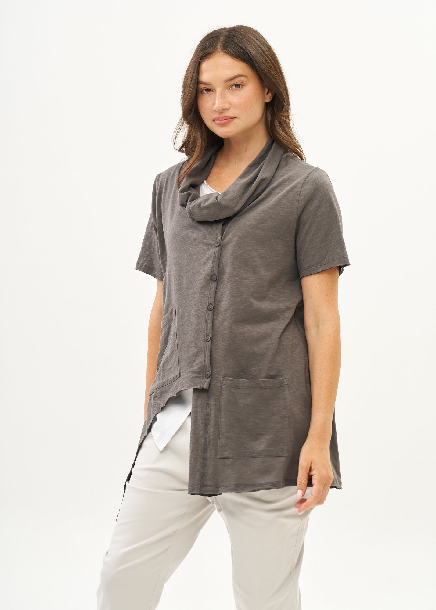 Dark gray short-sleeved collar and button-down top