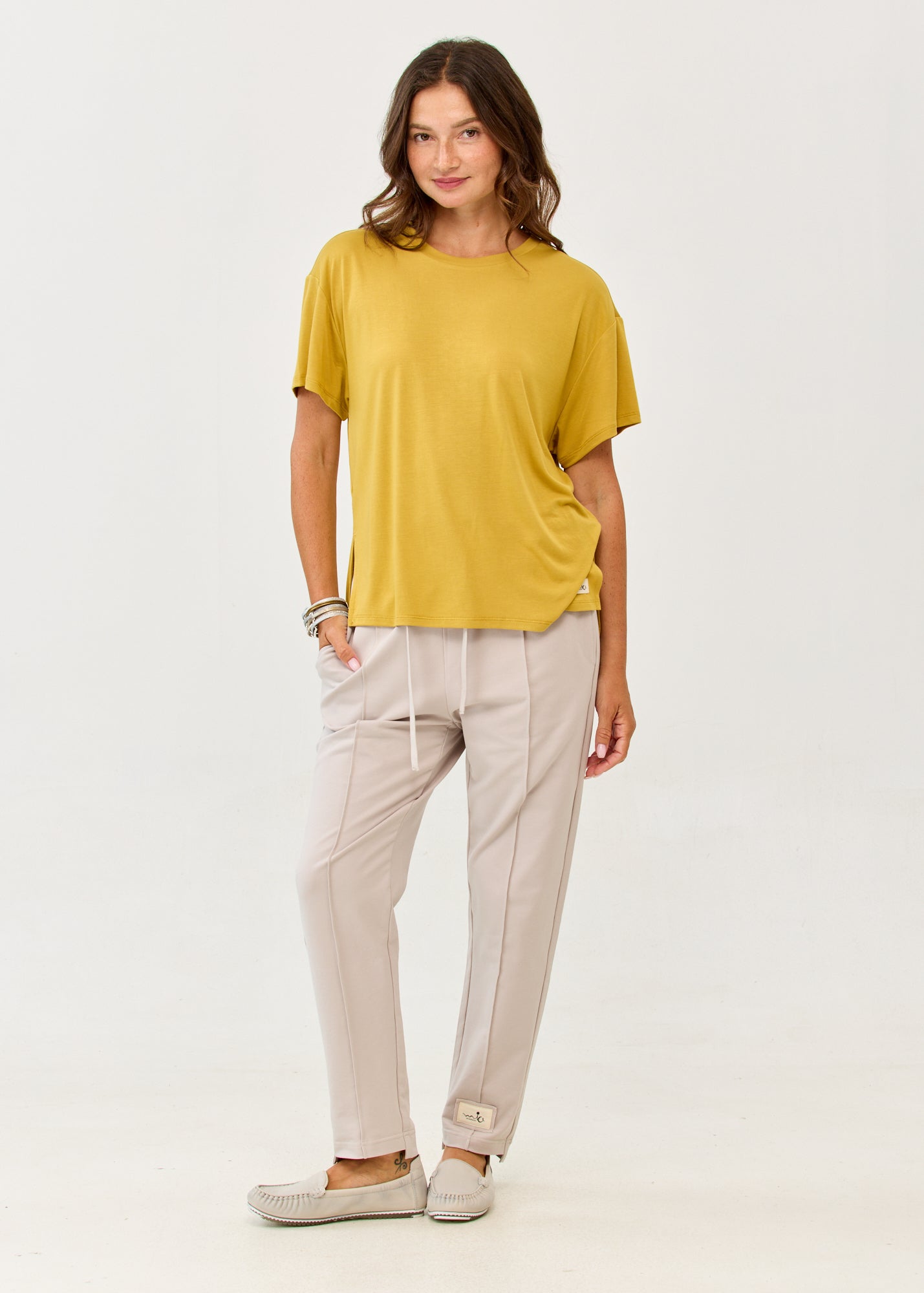 Mustard short sleeve straight t-shirt with side slits
