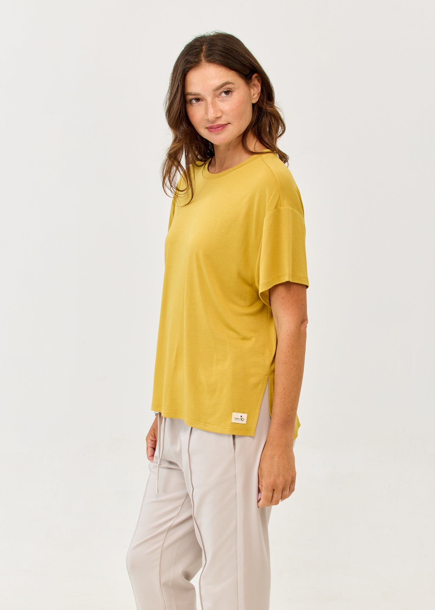 Mustard short sleeve straight t-shirt with side slits