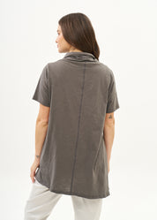 Dark gray short-sleeved collar and button-down top