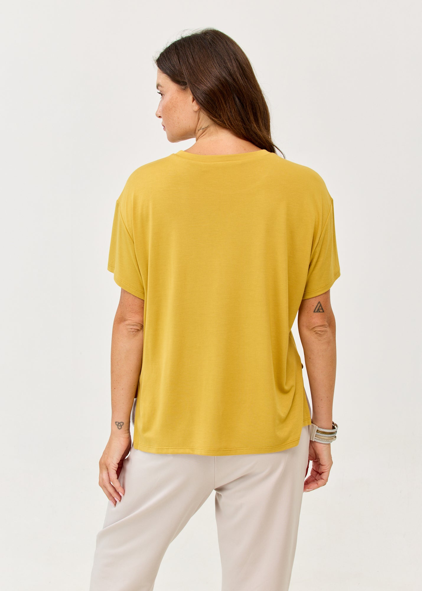 Mustard short sleeve straight t-shirt with side slits