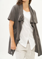 Dark gray short-sleeved collar and button-down top