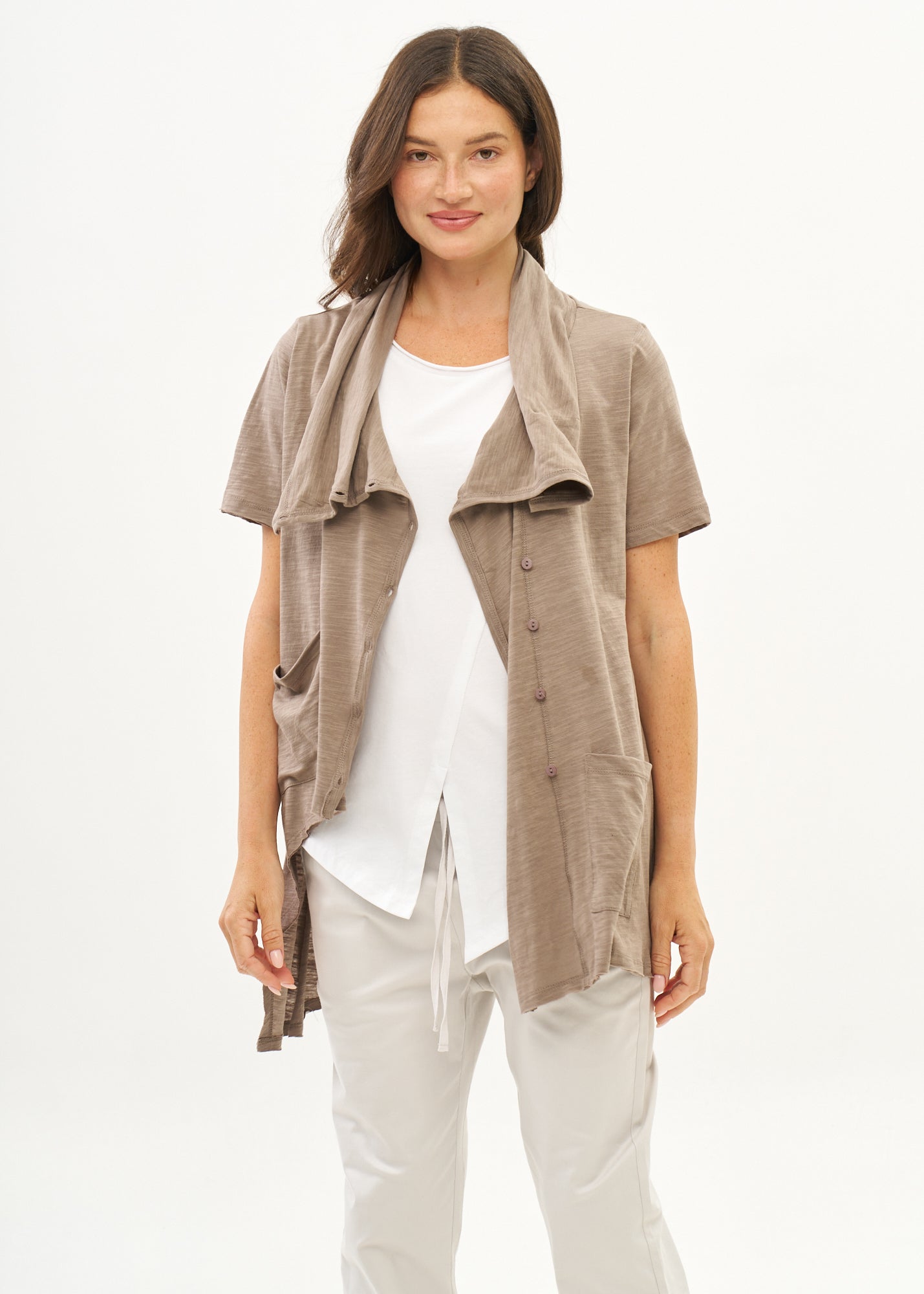 Short sleeve top with collar and buttons, brown