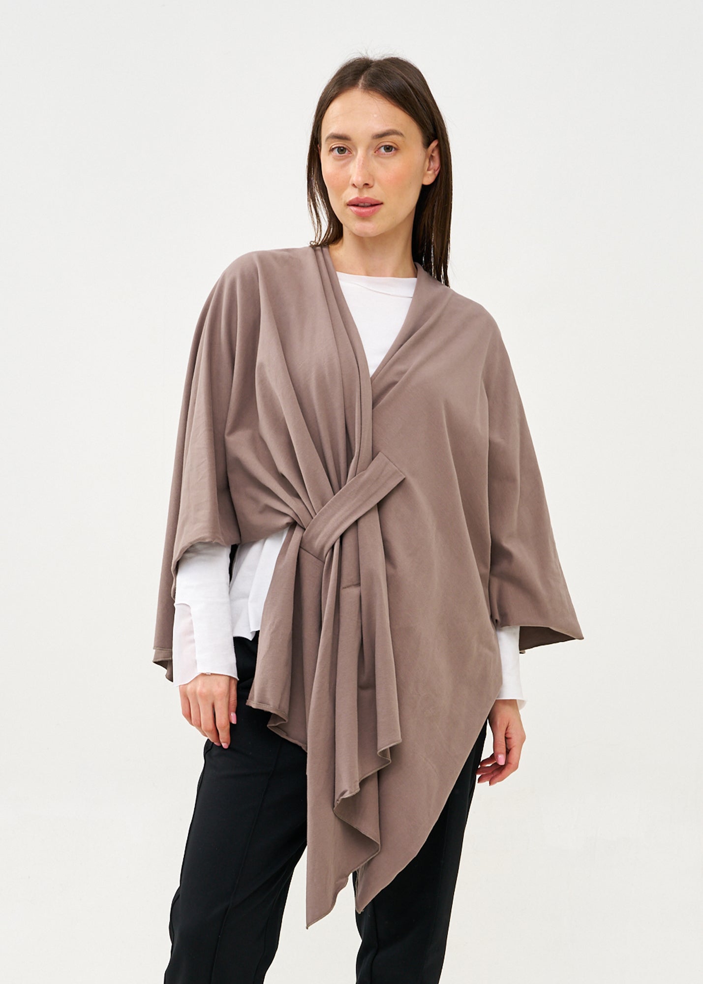 Cape with diagonal closure, gray