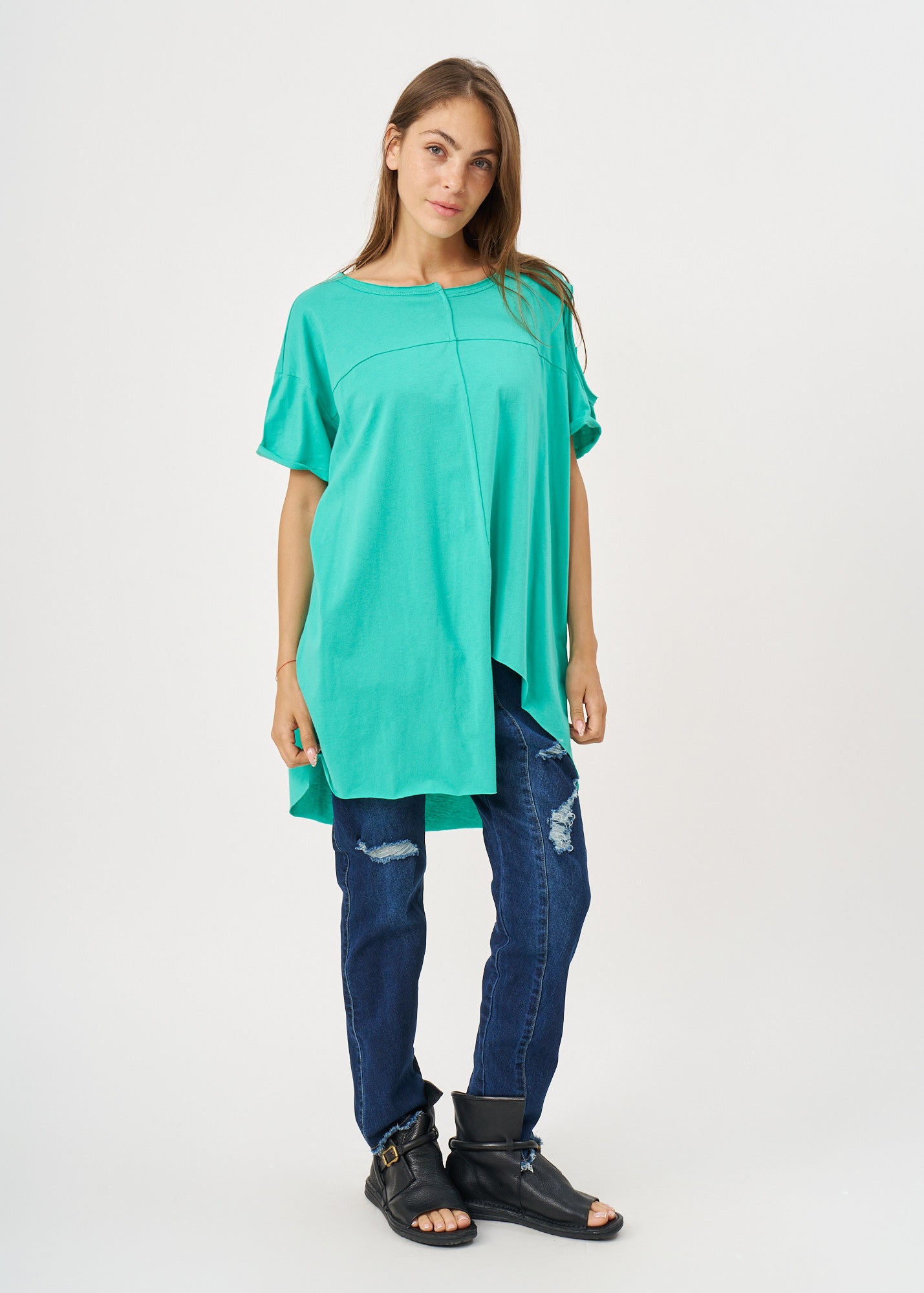 Turquoise open-sleeve shirt with asymmetrical hem